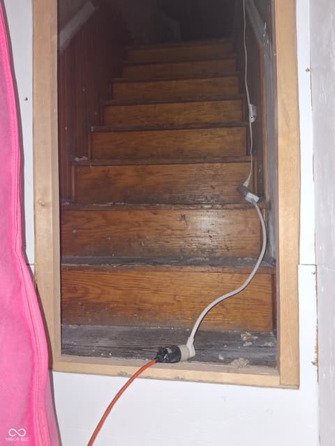Stairs — 102 N Warren Street, West Lebanon, IN
