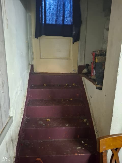 Stairs — 102 N Warren Street, West Lebanon, IN