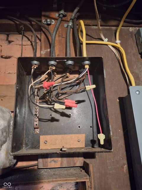 Utility Room — 102 N Warren Street, West Lebanon, IN