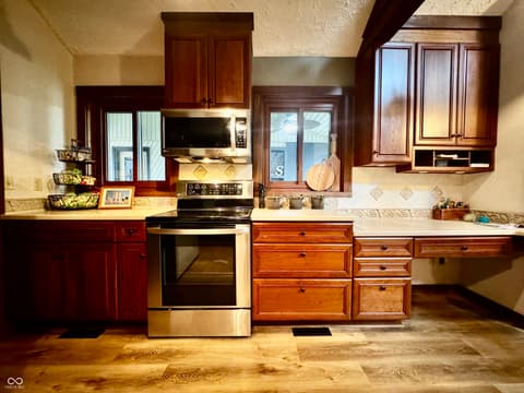 Photo of 560 Sir Lancelot Drive, Seymour, IN
