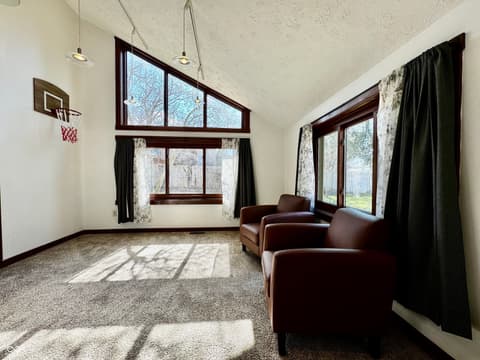 Photo of 560 Sir Lancelot Drive, Seymour, IN