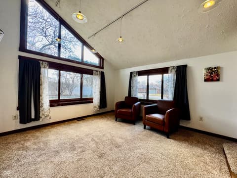 Photo of 560 Sir Lancelot Drive, Seymour, IN