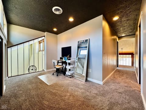 Photo of 560 Sir Lancelot Drive, Seymour, IN