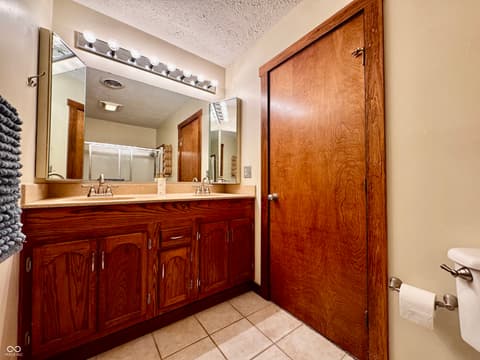 Photo of 560 Sir Lancelot Drive, Seymour, IN