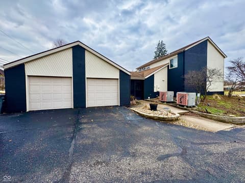 Photo of 560 Sir Lancelot Drive, Seymour, IN