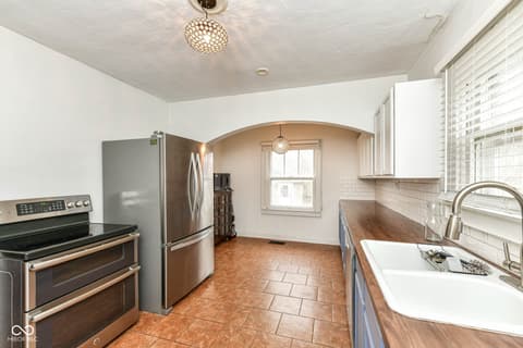 Photo of 621 Kessler Boulevard East Drive, Indianapolis, IN