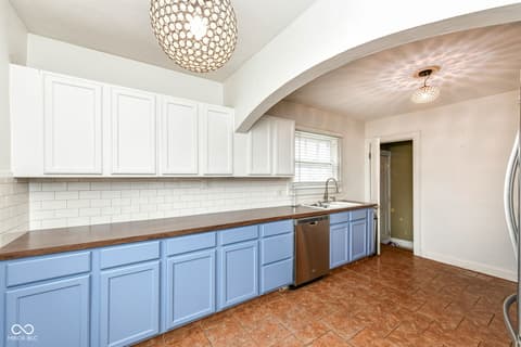 Photo of 621 Kessler Boulevard East Drive, Indianapolis, IN