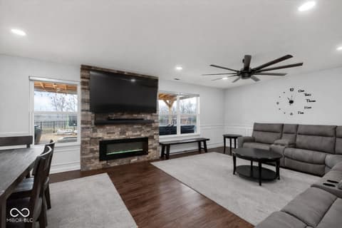Living room at 1400 Danielle Road, Lebanon, IN