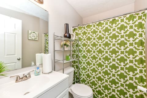 Photo of 10626 E Creekside Woods Drive, Indianapolis, IN