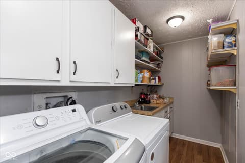 Laundry room at 200 Boring Place, Martinsville, IN