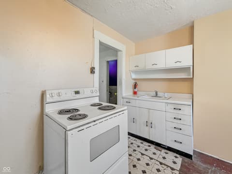 Photo of 302 S Holmes Avenue, Indianapolis, IN