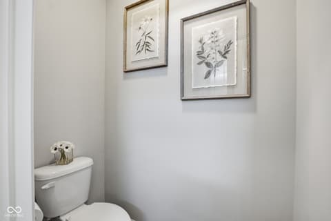 Walk In Closets — 4660 W Tradwell Drive, New Palestine, IN