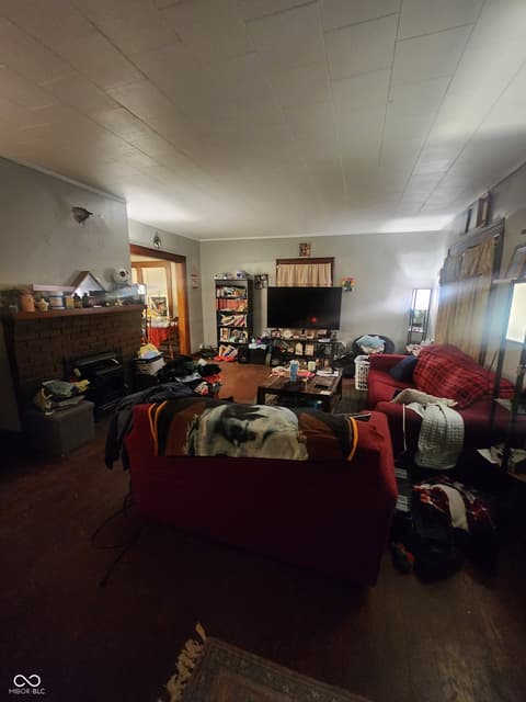 Living room at 317 W Thompson Street, Sullivan, IN