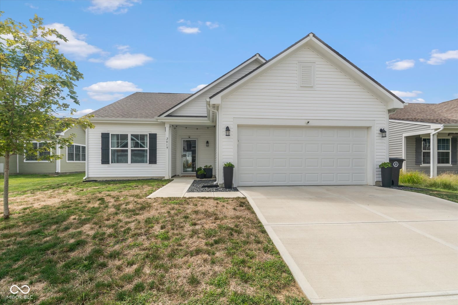 Front exterior at 2019 Red Oak Court, Shelbyville, IN