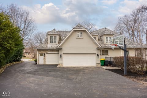 Garage at 4530 Chase Oak Court, Zionsville, IN