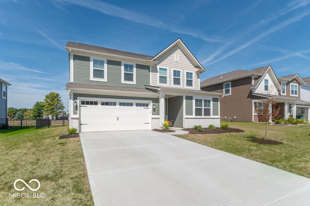 Front exterior at 1516 Ironwood Road, Greenfield, IN