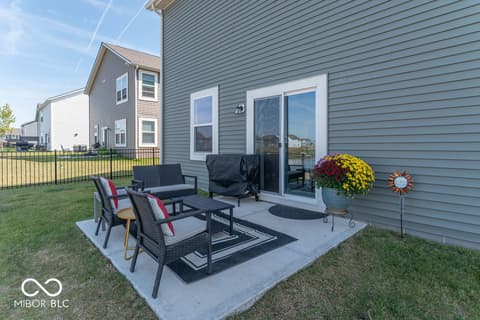 Outdoor living area at 1516 Ironwood Road, Greenfield, IN
