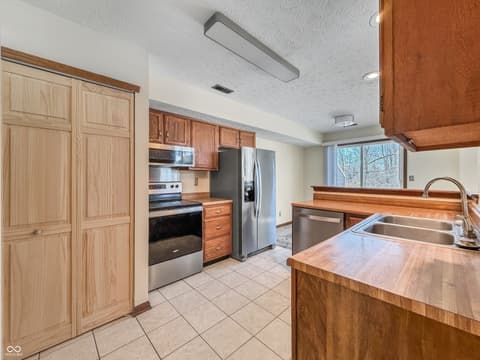 Photo of 4608 Stansbury Lane, Indianapolis, IN