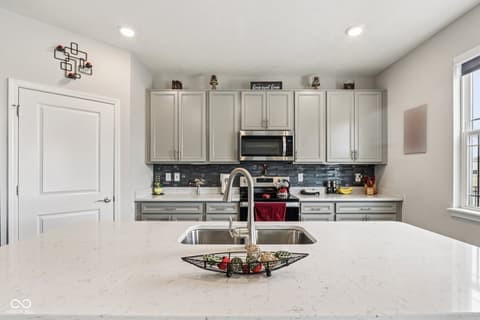 Photo of 1944 Fairmount Drive, Greenfield, IN