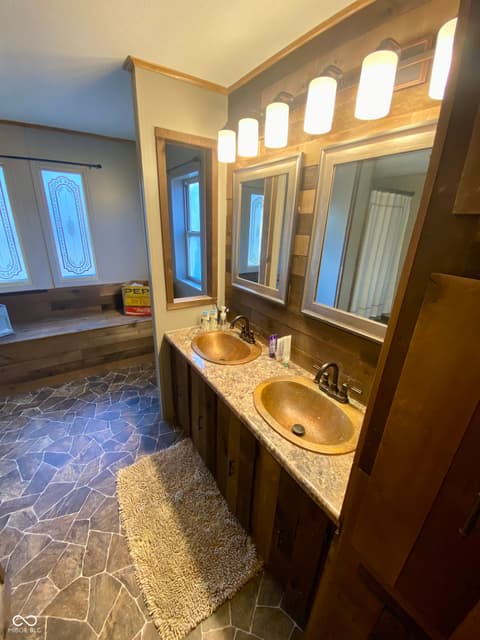 Photo of 786 E Bonebrake Road, Veedersburg, IN