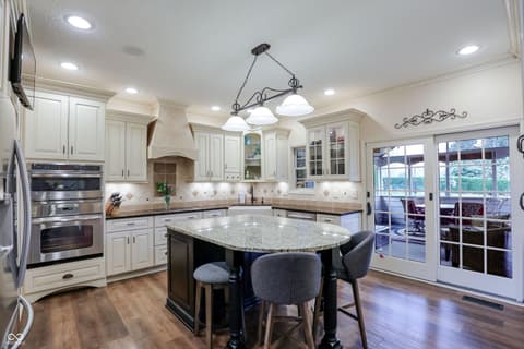 Photo of 4401 Brittany Drive, Zionsville, IN
