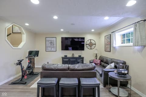 Photo of 4401 Brittany Drive, Zionsville, IN