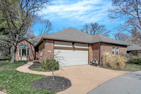 2048 Oldfields Cir N Drive