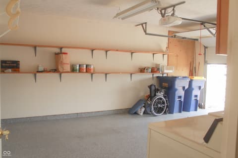 Garage at 6376 Village Oak Court, Indianapolis, IN