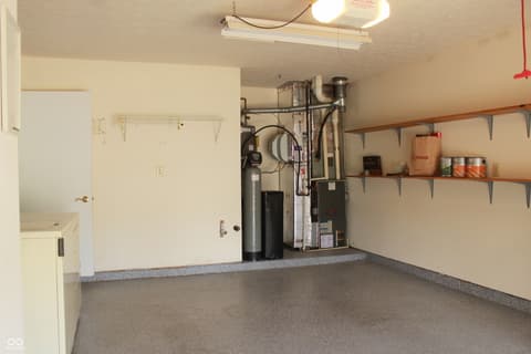 Garage at 6376 Village Oak Court, Indianapolis, IN