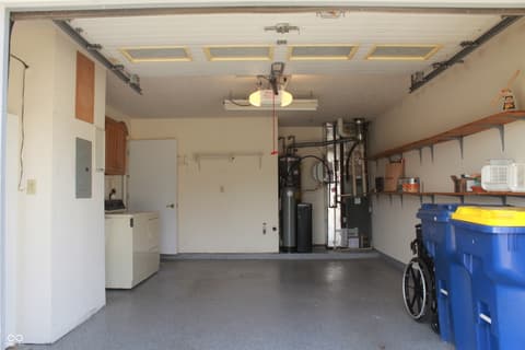 Garage at 6376 Village Oak Court, Indianapolis, IN