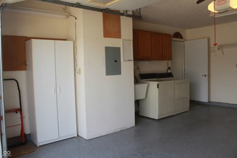 Garage at 6376 Village Oak Court, Indianapolis, IN