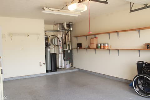 Garage at 6376 Village Oak Court, Indianapolis, IN