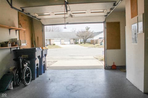 Garage at 6376 Village Oak Court, Indianapolis, IN