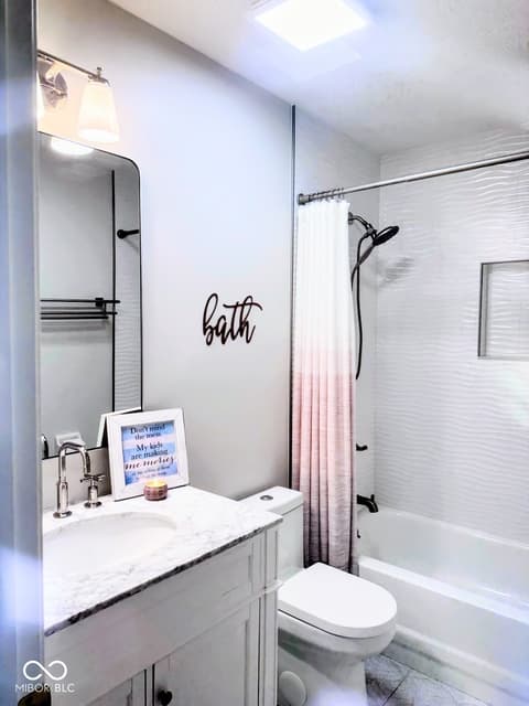 Photo of 2078 Oak Run North Drive, Indianapolis, IN