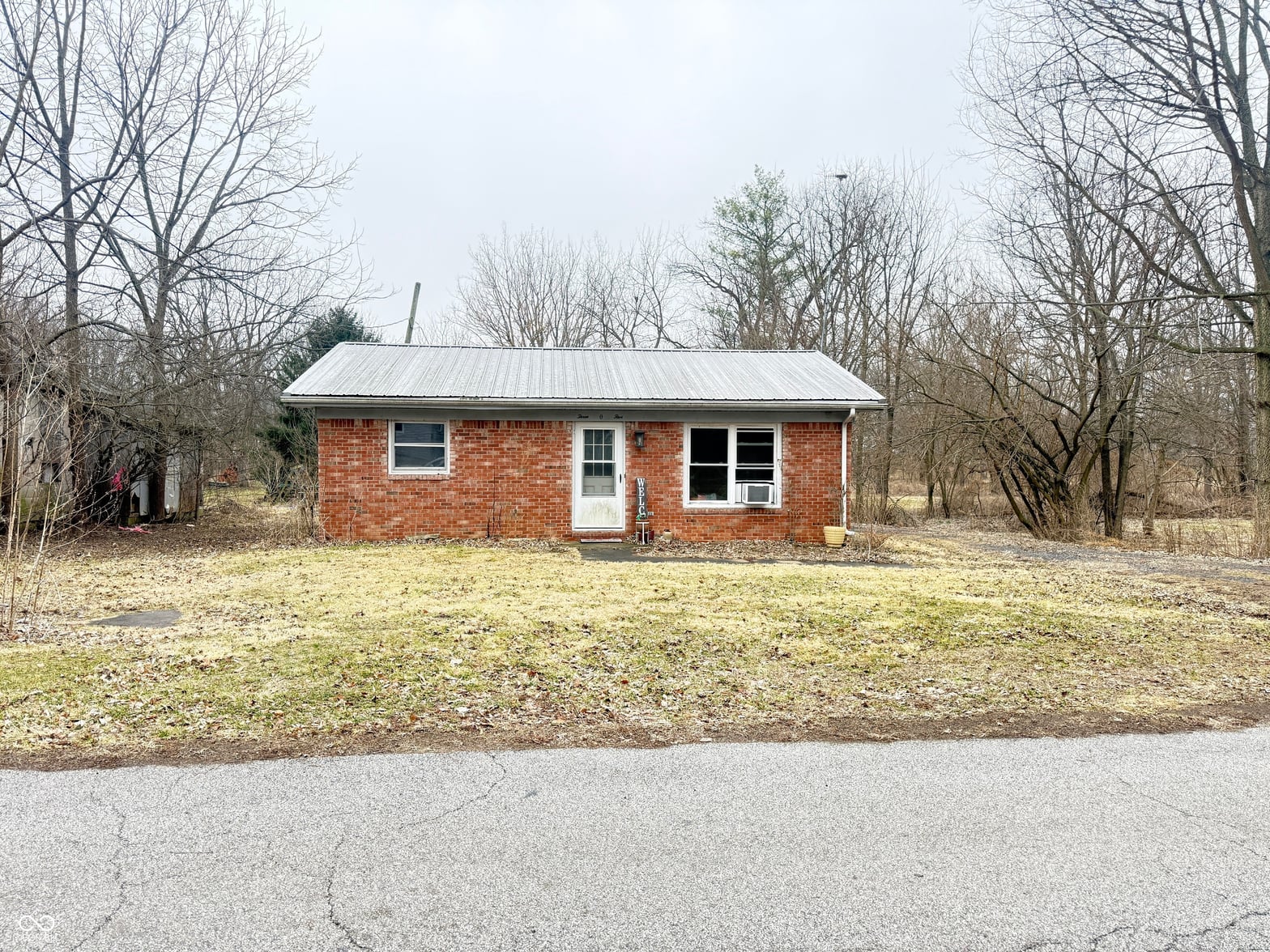 Front exterior at 305 E Union Street, Waynetown, IN