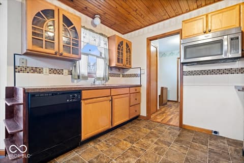 Kitchen at 881 Westridge North Drive, Noblesville, IN