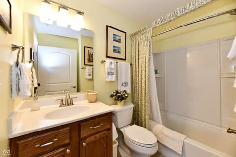 Photo of 5514 Coventry Park Way, Indianapolis, IN