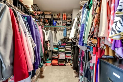 Walk In Closets — 3862 Saddle Club South Parkway, Bargersville, IN