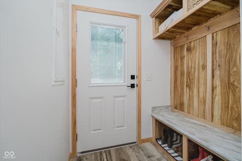 Laundry room at 9330 S State Road 243, Cloverdale, IN