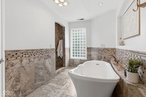 Primary bathroom at 13867 Smokey Ridge Drive, Carmel, IN