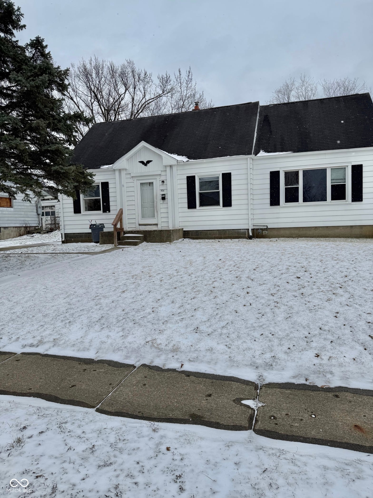 Front exterior at 521 W 37th Street, Anderson, IN