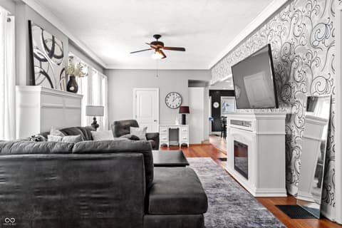 Living room at 1115 N Main Street, Rushville, IN