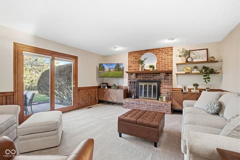 Living room at 25 Forest Ridge Court, Fishers, IN