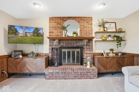 Living room at 25 Forest Ridge Court, Fishers, IN