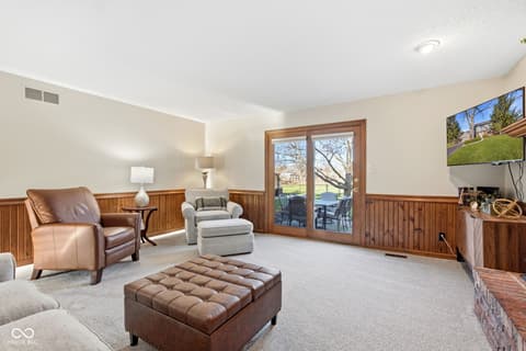Living room at 25 Forest Ridge Court, Fishers, IN