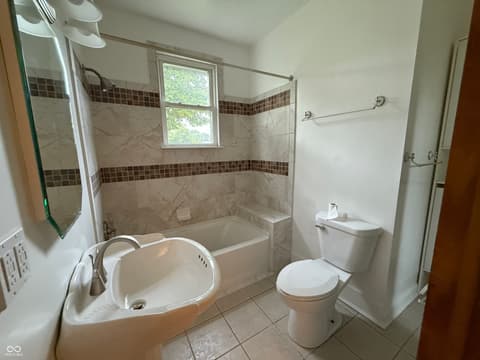 Photo of 7077 W 450 S, Williamsport, IN