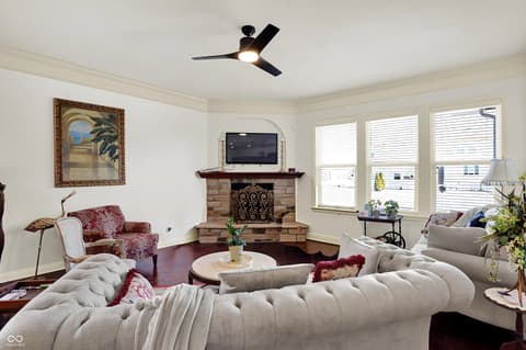 Living room at 10001 Copper Saddle Bend, Fishers, IN