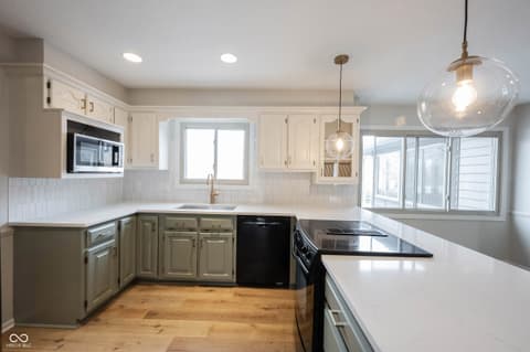 Kitchen at 72 Ashbourne Drive, Noblesville, IN