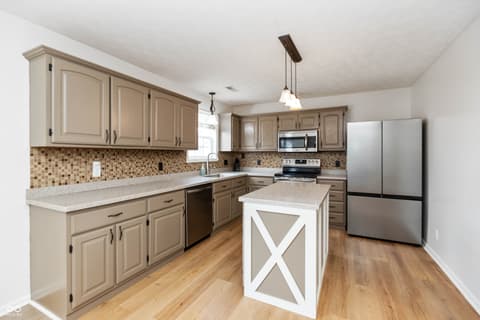 Photo of 502 Acorn Drive, Whiteland, IN