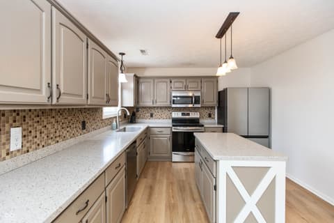 Photo of 502 Acorn Drive, Whiteland, IN